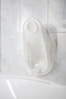 Childhome Babybadhulp Frosted &ndash; ergonomische vorm zichtbaar