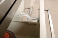 close-up van dubbel vergrendelde Dreambaby haakjes