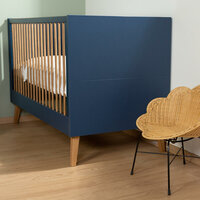 Meegroeibed Bold Blue met massief houten elementen voor kinderkamer