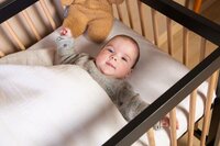 Veilig en stijlvol kinderbed COT 97 voor pasgeborenen